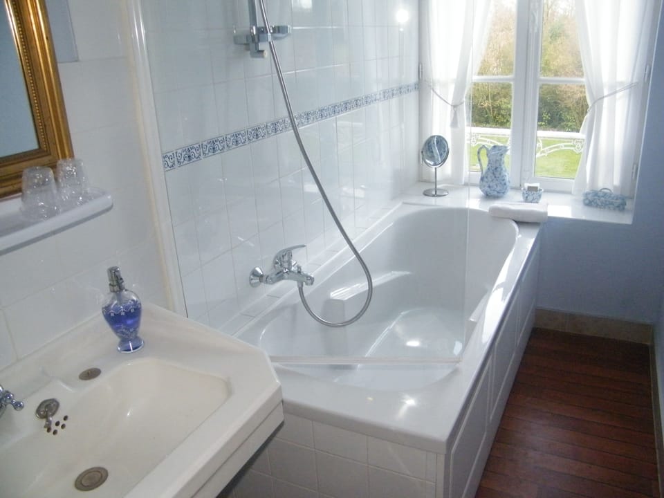 Double or Twin Room (Carpentier de Damigny) | Soundproofing, iron/ironing board, free WiFi, bed sheets