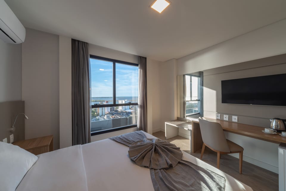 Luxury Room | In-room safe, desk, laptop workspace, blackout drapes