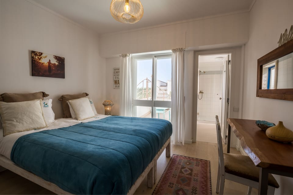 Basic Suite, Private Bathroom, Sea Facing | Iron/ironing board