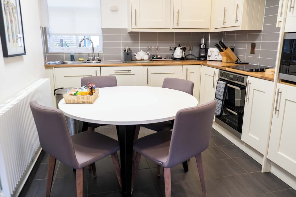 Apartment (Serviced) | Premium bedding, in-room safe, individually decorated, desk