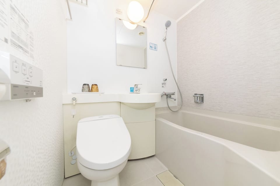 Combined shower/tub, deep soaking tub, free toiletries, hair dryer