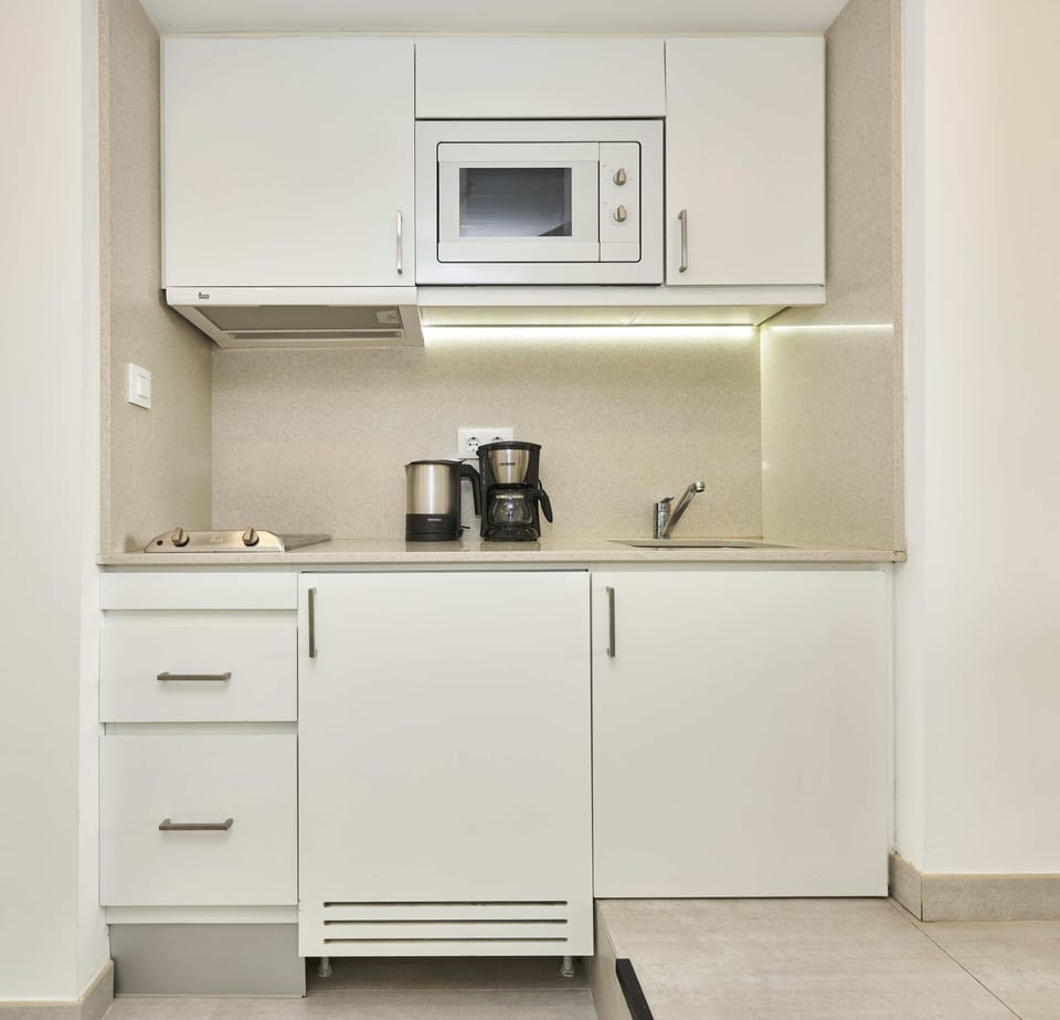 Studio, Balcony | Private kitchen | Mini-fridge, microwave, coffee/tea maker, electric kettle