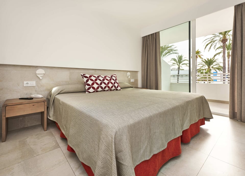Apartment, 1 Bedroom, Balcony (2 adults) | 1 bedroom, in-room safe, desk, blackout drapes