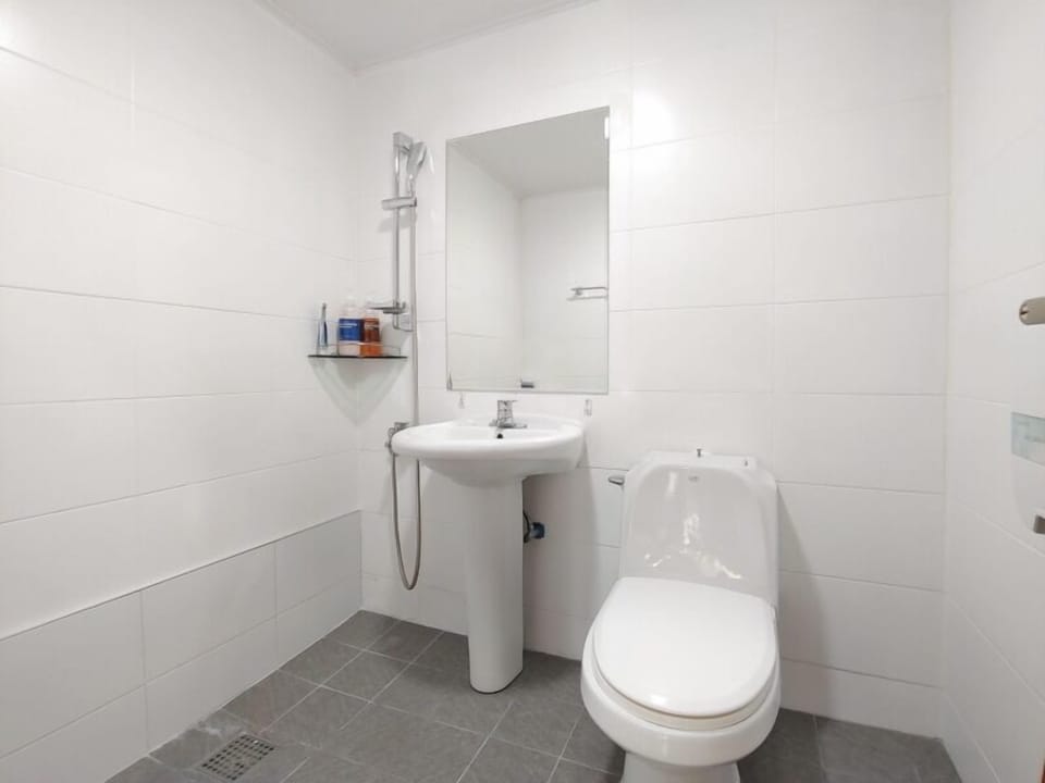 Family Double or Twin Room, 2 Bedrooms, Mountain View (25PY) | Bathroom | Shower, free toiletries, hair dryer, slippers