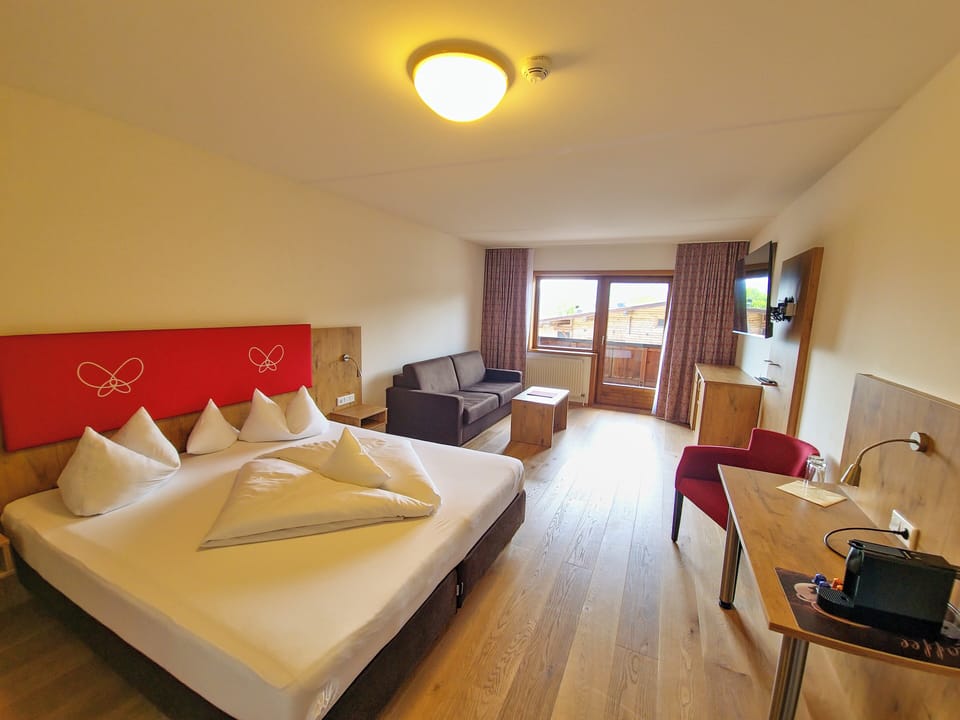 Superior Plus Double Room | Minibar, desk, free WiFi, bed sheets