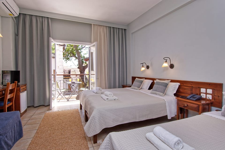 Triple Room | In-room safe, cribs/infant beds, rollaway beds, free WiFi