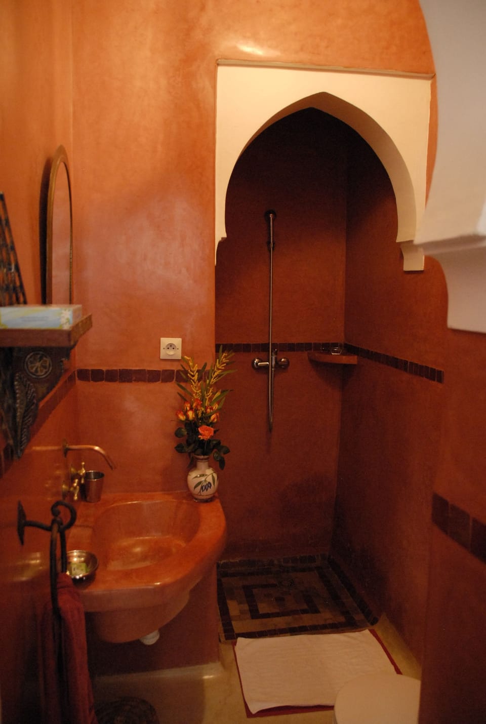 Standard Double Room | Bathroom | Shower, hair dryer, towels