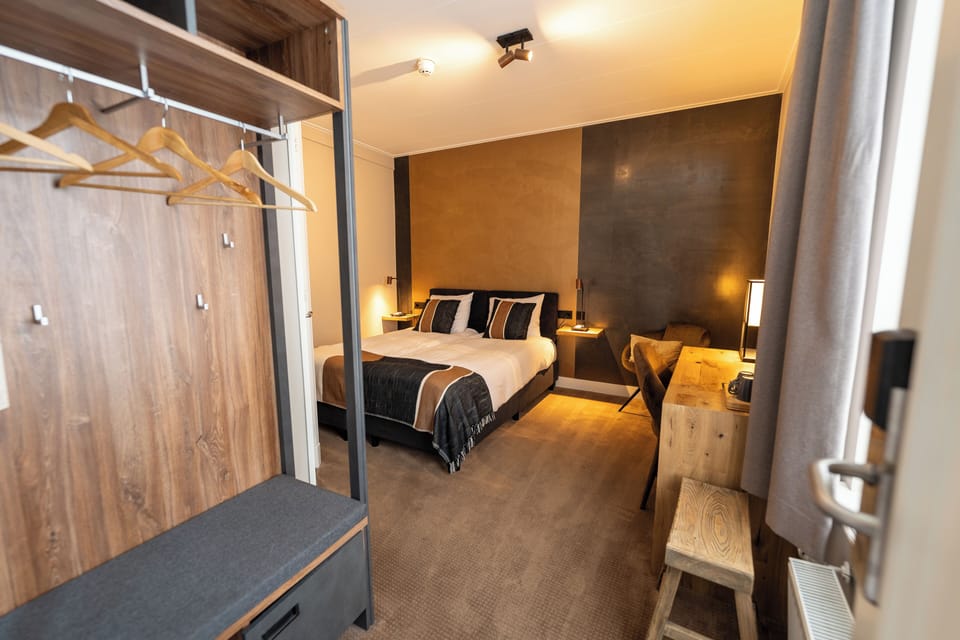 Comfort Double Room | Hypo-allergenic bedding, minibar, in-room safe, desk