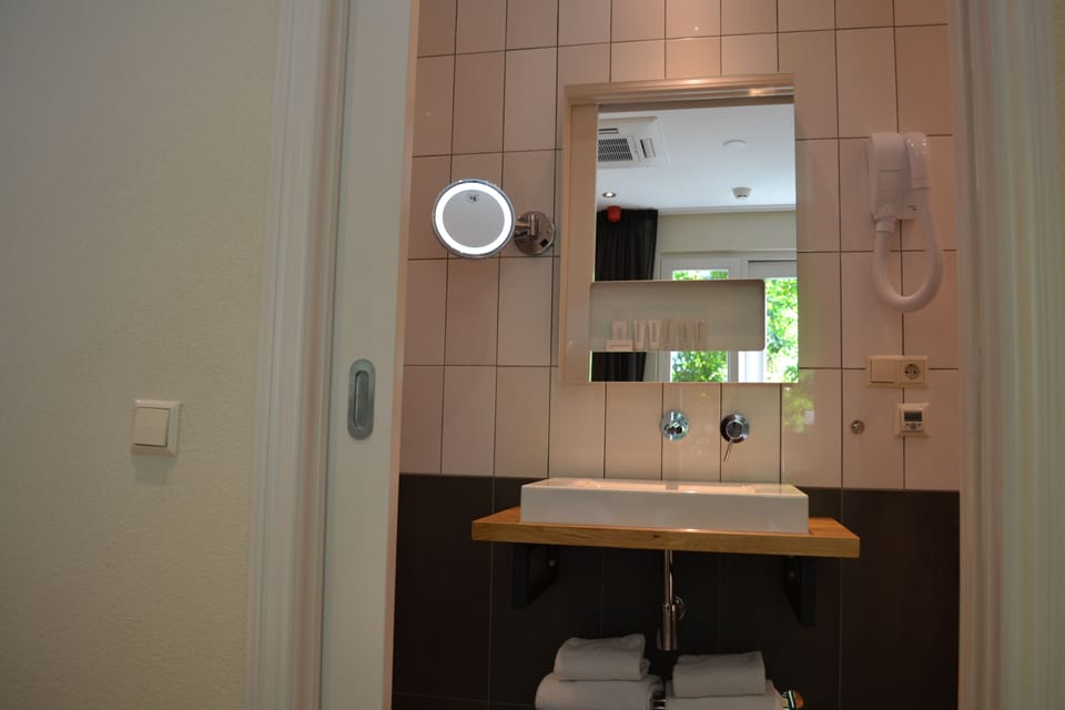 Twin Room, 2 Twin Beds, Terrace, Garden View | Bathroom | Free toiletries, hair dryer, towels