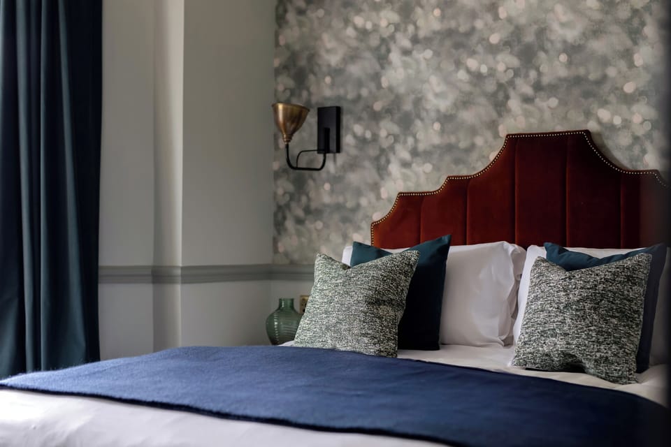 Snug Double Room | Free WiFi, bed sheets