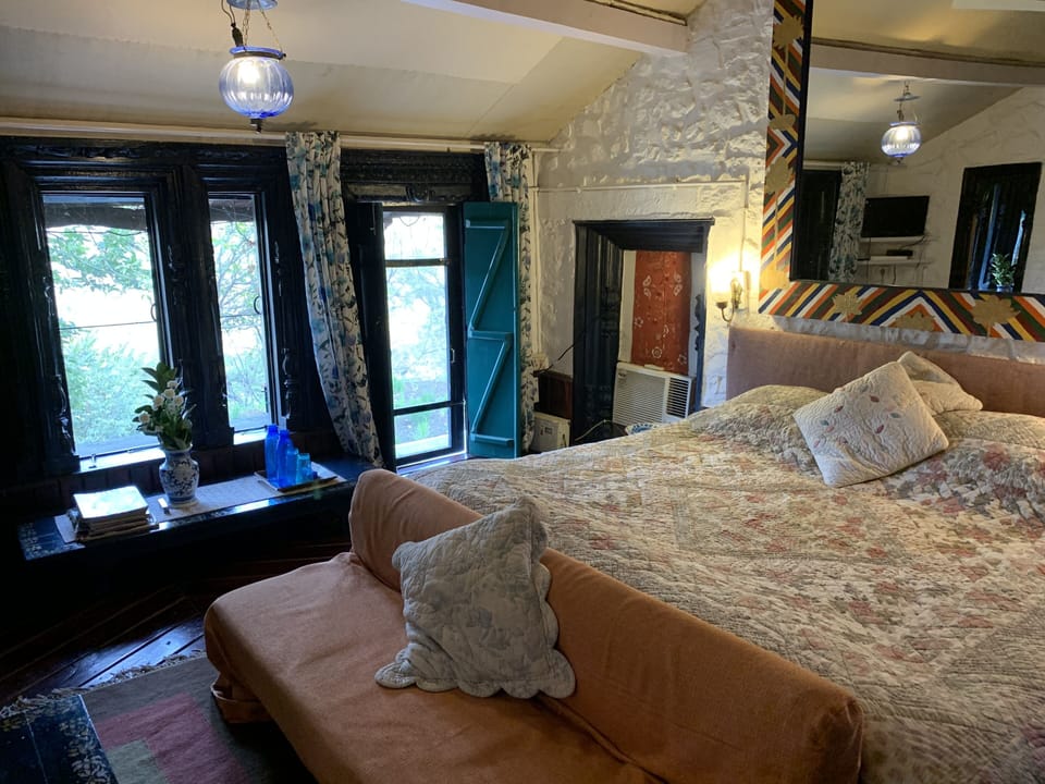 Deluxe Room, 1 Queen Bed, Non Smoking | Premium bedding, individually furnished, desk, blackout drapes