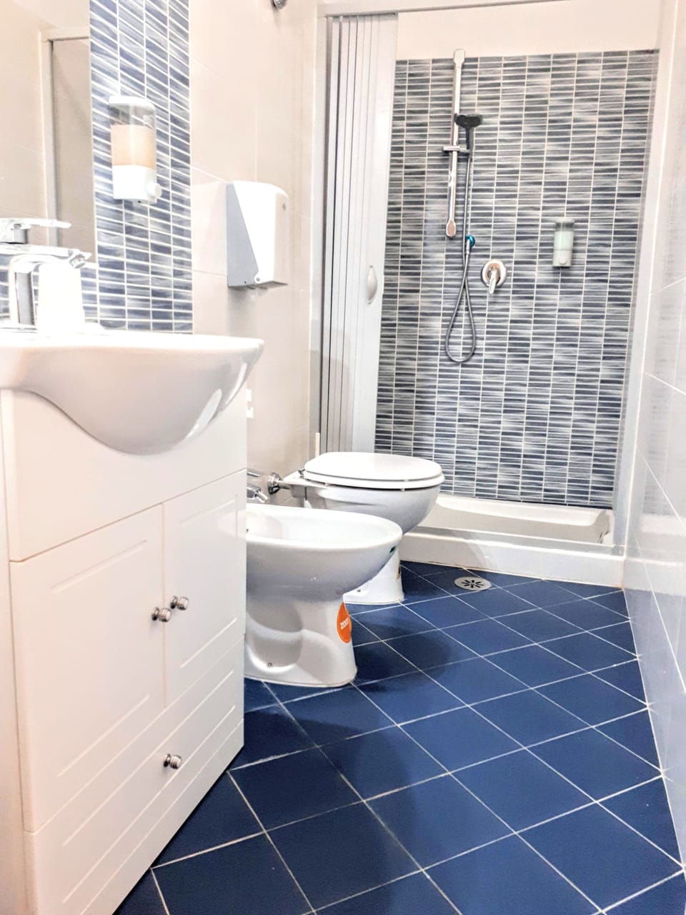 Jetted tub, rainfall showerhead, hair dryer, bidet