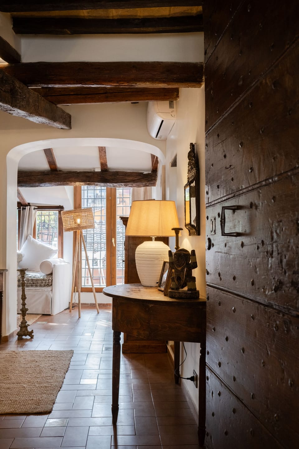 Deluxe Apartment | Living area | Flat-screen TV, fireplace
