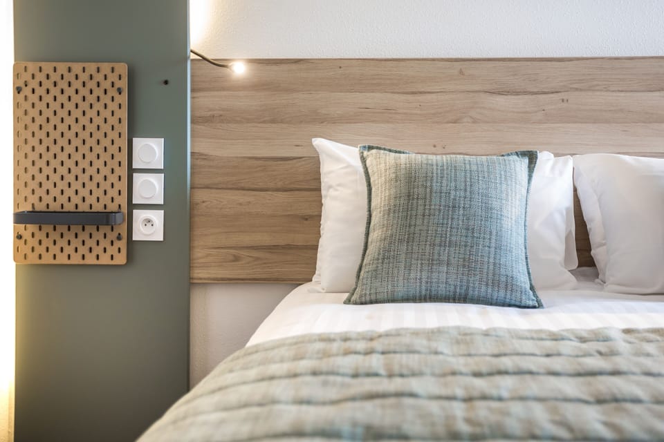 Superior Room, 1 King Bed, Non Smoking | Premium bedding, individually decorated, individually furnished, desk