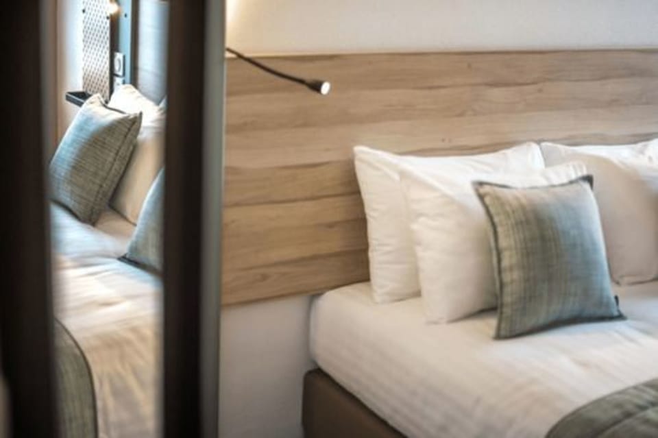 Premium bedding, individually decorated, individually furnished, desk