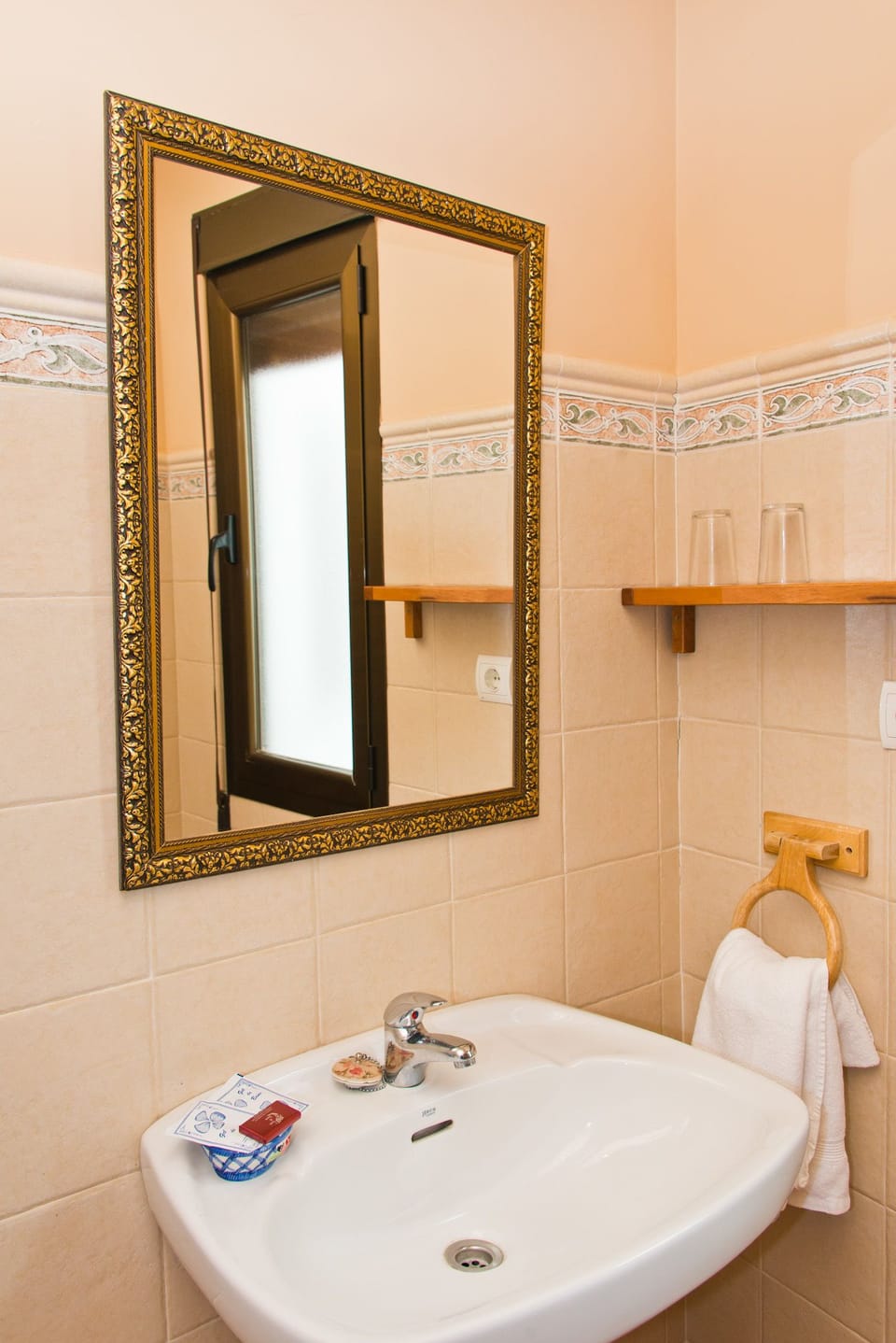 Bathroom sink