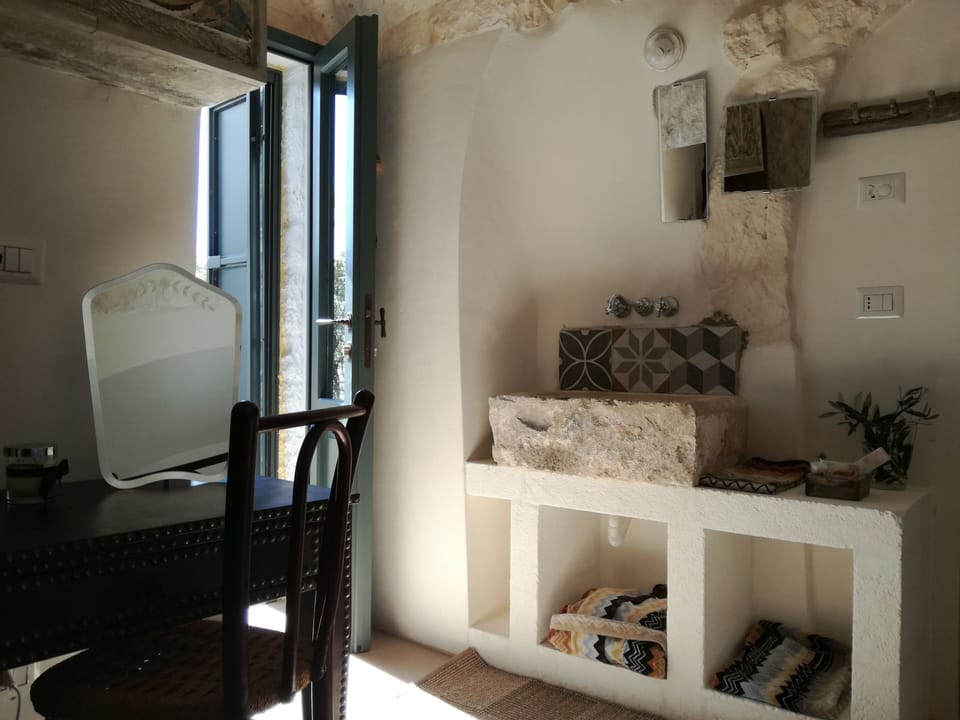 Shower, free toiletries, hair dryer, bathrobes