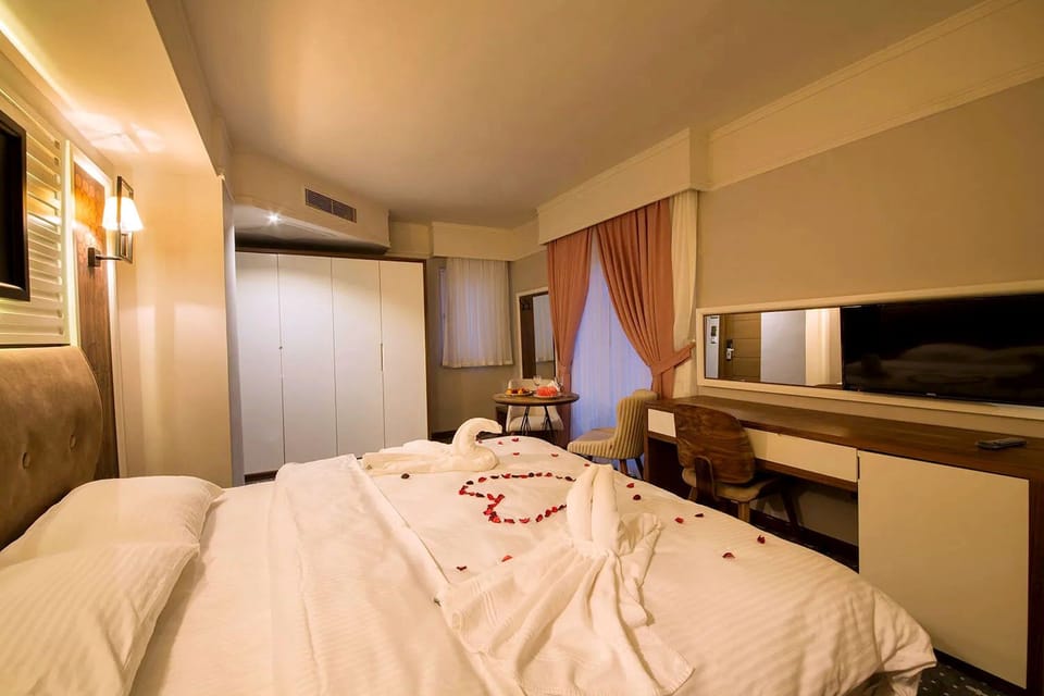 Standard Condo | In-room safe, WiFi (free), bed sheets