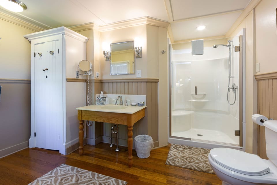 Frenchman Bay Room | Bathroom | Free toiletries, hair dryer, bathrobes, towels
