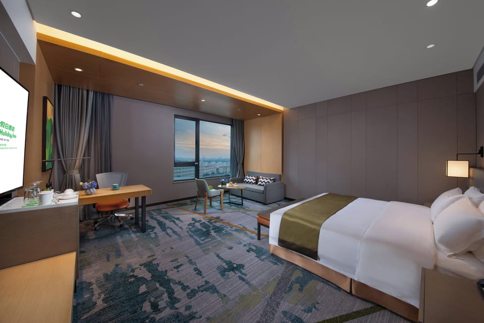 Premium Room, 1 King Bed | Room amenity