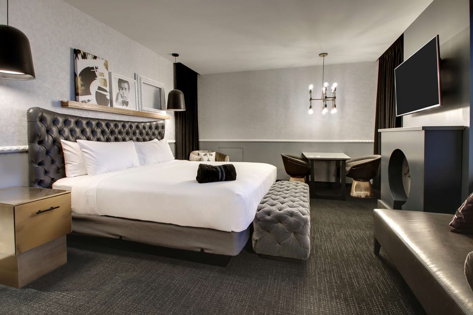 Premium bedding, in-room safe, individually decorated