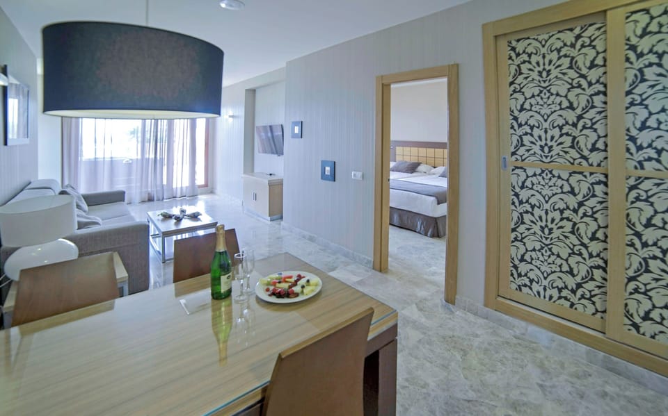 1 bedroom, minibar, in-room safe, blackout drapes