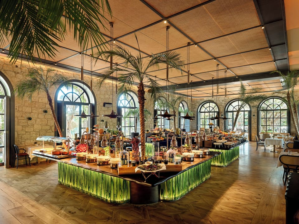 3 restaurants; breakfast, lunch, and dinner served