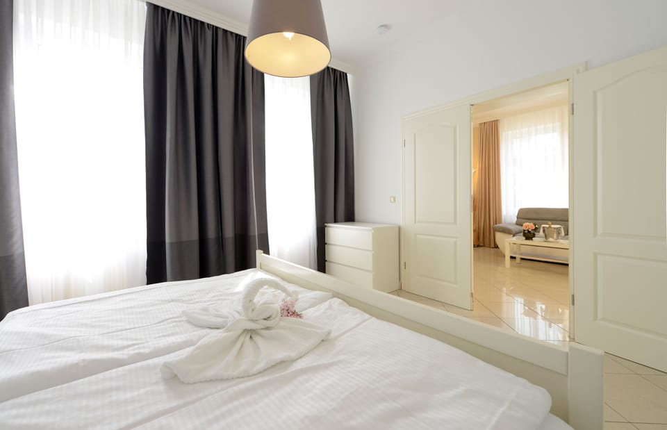 House (Dat Witte Huus) | Blackout drapes, iron/ironing board, free WiFi, bed sheets