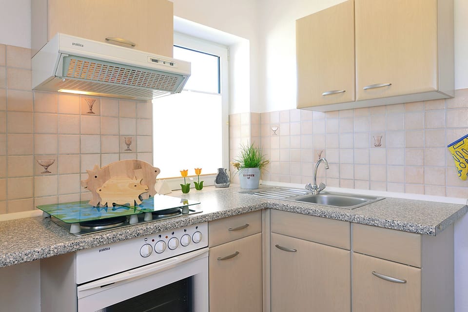 Ferienwohnung Harmonie, Tarnewitzer Straße 21b | Private kitchen | Electric kettle