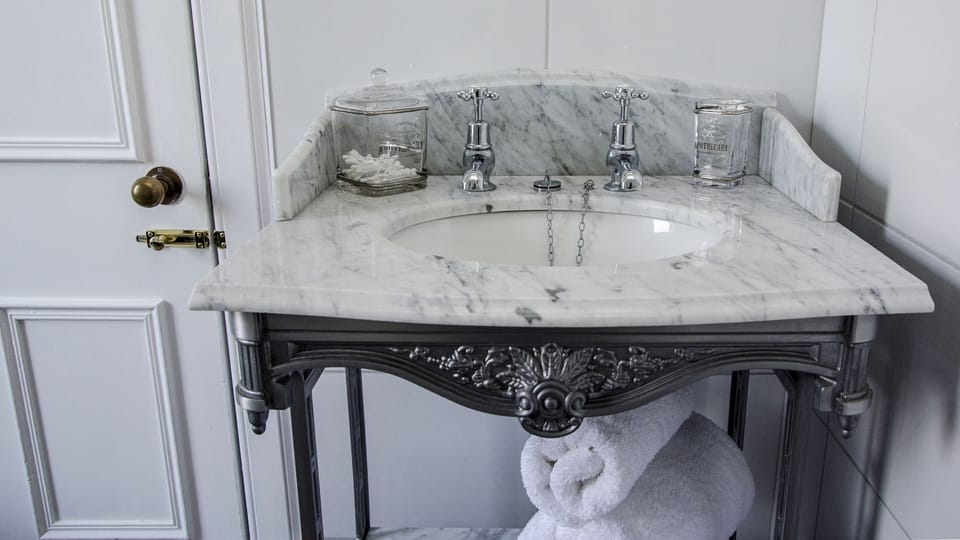 Deluxe Double Room, 1 King Bed (The Henderson) | Individually decorated, individually furnished, blackout drapes