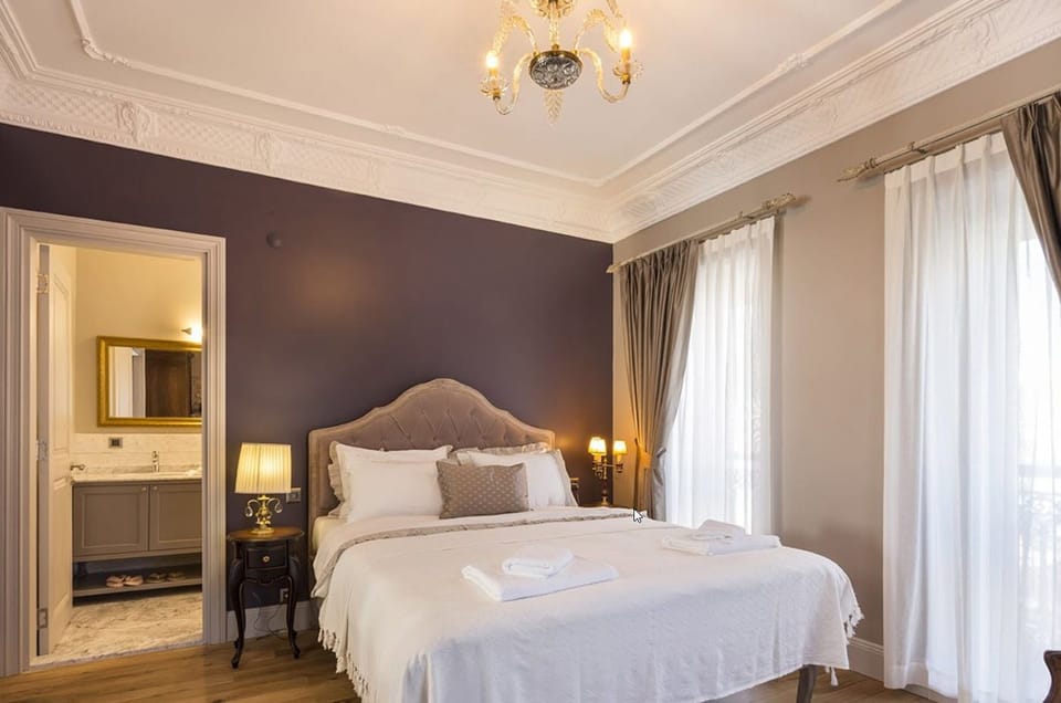 Suite | In-room safe, soundproofing, free WiFi, wheelchair access