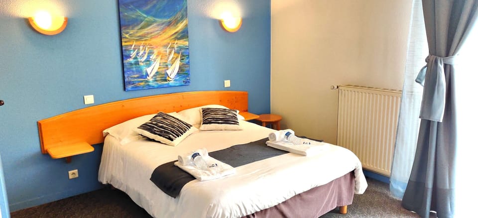 Standard Double Room, Accessible | Individually decorated, individually furnished, desk, blackout drapes