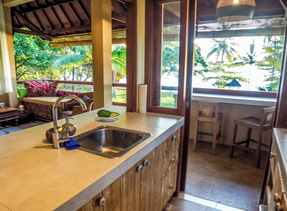 Traditional Villa, 3 Bedrooms | Private kitchen | Fridge, stovetop, electric kettle, blender