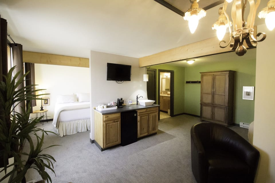 Luxury Suite, Multiple Beds, Non Smoking | Premium bedding, pillowtop beds, individually decorated