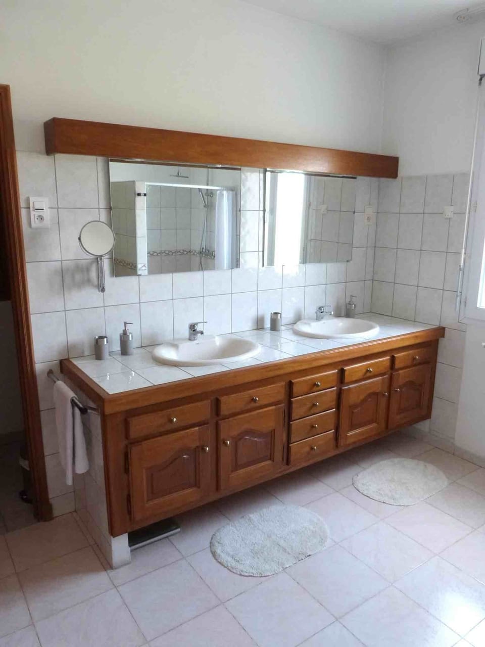 Bathroom sink