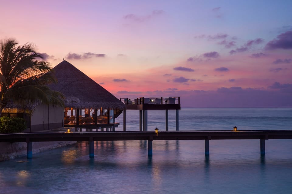 2 bars/lounges, beach bar