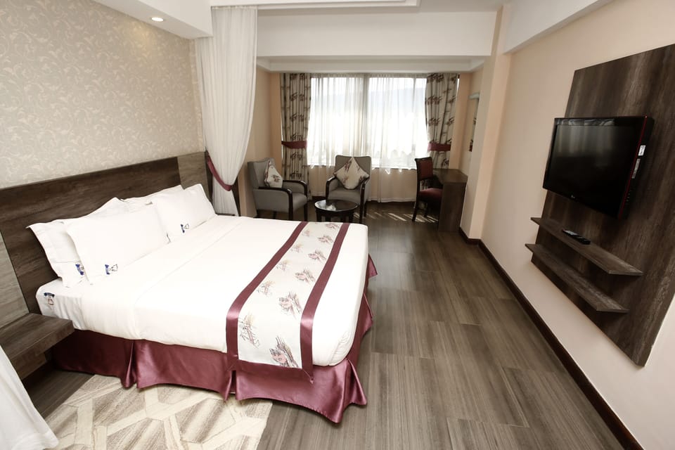 Superior Room, 1 Queen Bed | In-room safe, individually furnished, desk, laptop workspace