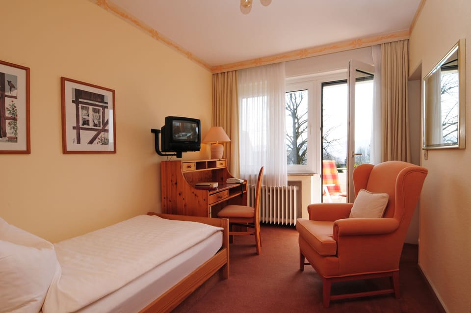 Single Room | In-room safe, desk, blackout drapes, free cribs/infant beds