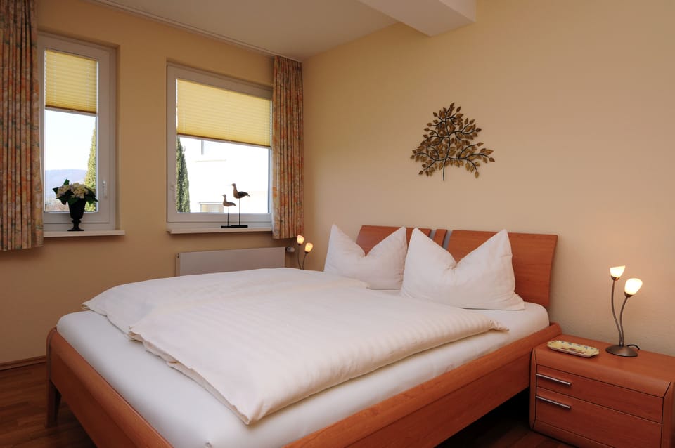 Apartment (Parkblick) | In-room safe, desk, blackout drapes, free cribs/infant beds