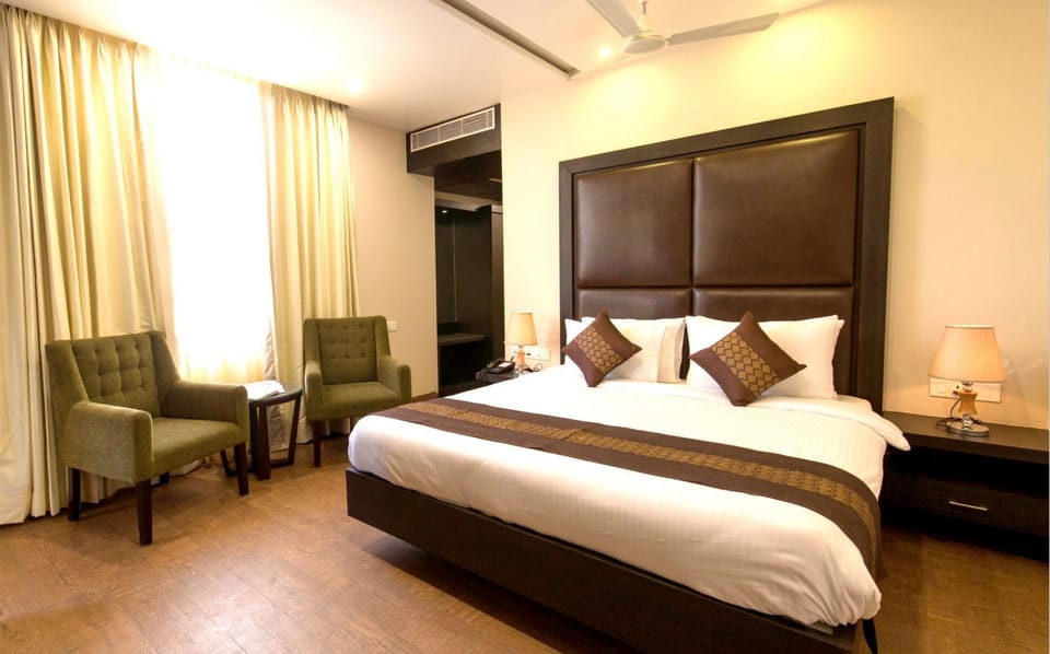 Gold Room | In-room safe, soundproofing, iron/ironing board, rollaway beds