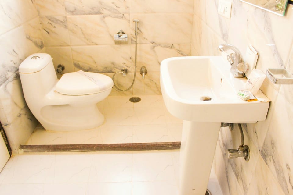 Executive Room, Non Smoking | Bathroom | Shower