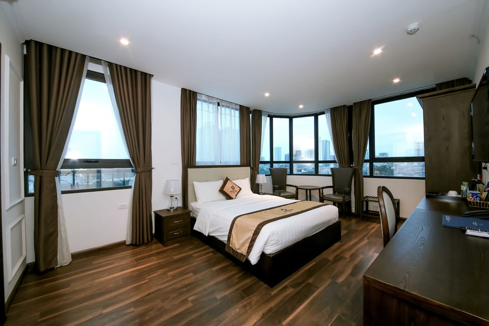 Executive Suite, 1 Queen Bed, Smoking, City View | View from room