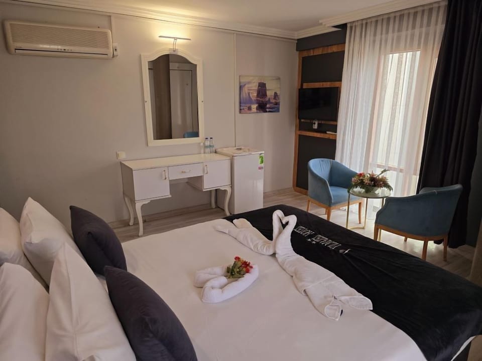 Standard Double Room | Premium bedding, individually decorated, individually furnished, desk