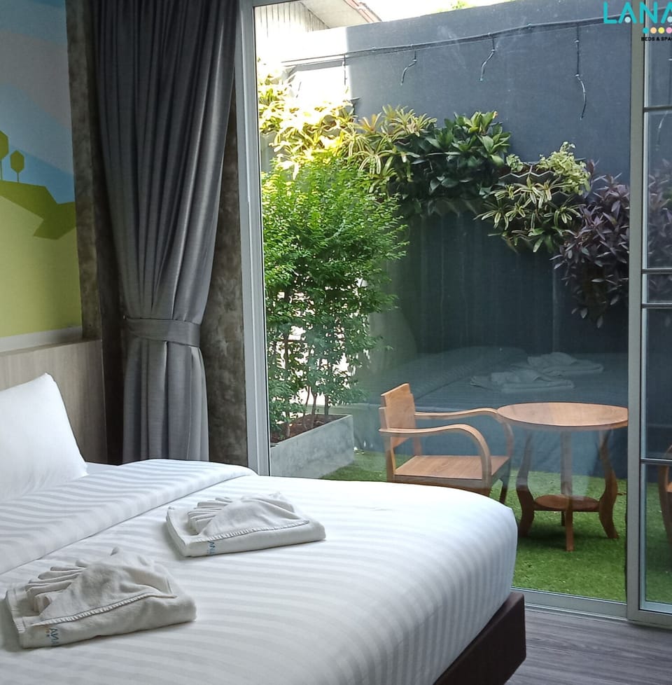 Disabled Room | In-room safe, blackout drapes, iron/ironing board, free WiFi