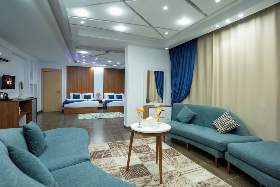 Deluxe Queen Suite with Pyramids View | Minibar, desk, soundproofing, iron/ironing board