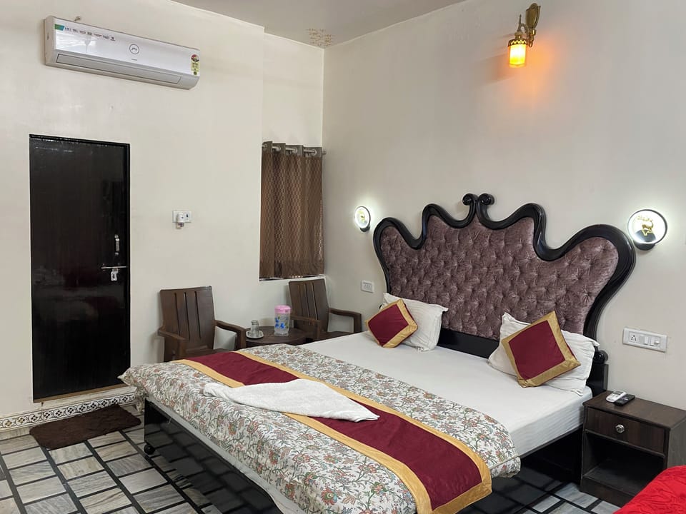 Super Deluxe Queen Bedroom | Blackout drapes, free WiFi, bed sheets