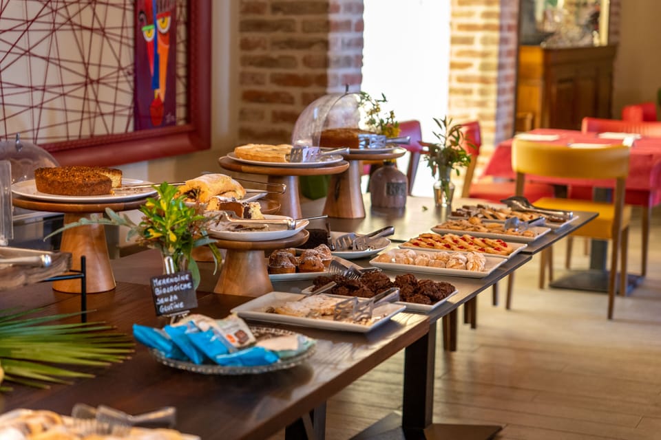 Daily buffet breakfast for a fee