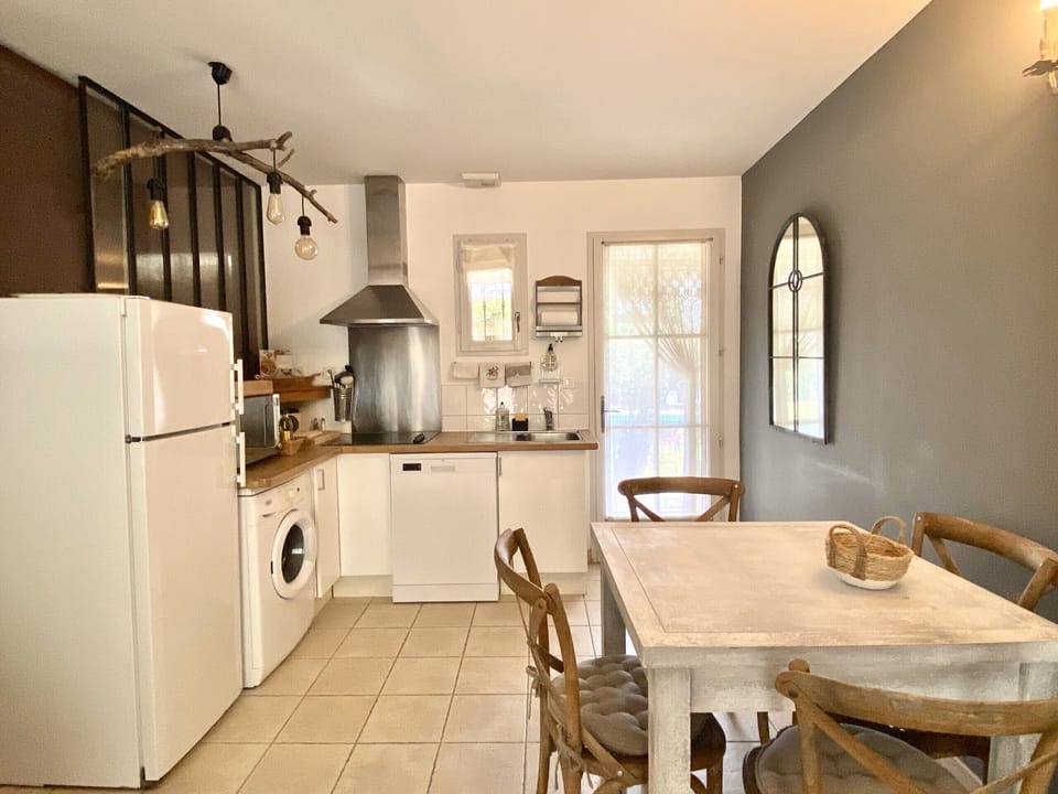 Family Suite, Private Bathroom, Pool View (Amandier) | Shared kitchen