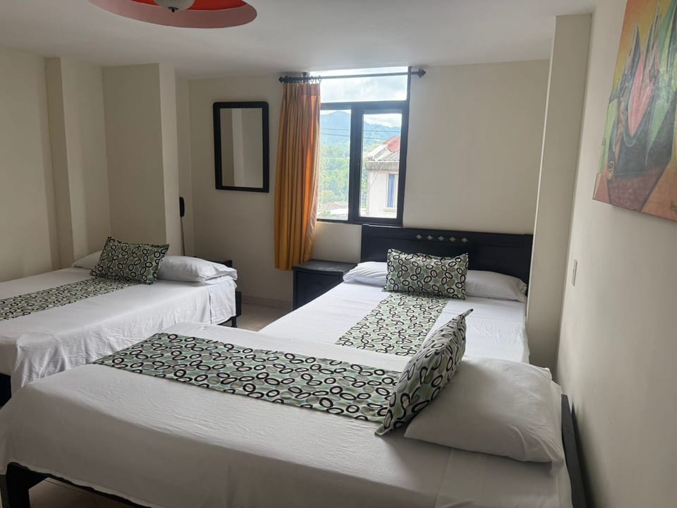 Triple Room | Desk, free WiFi, bed sheets