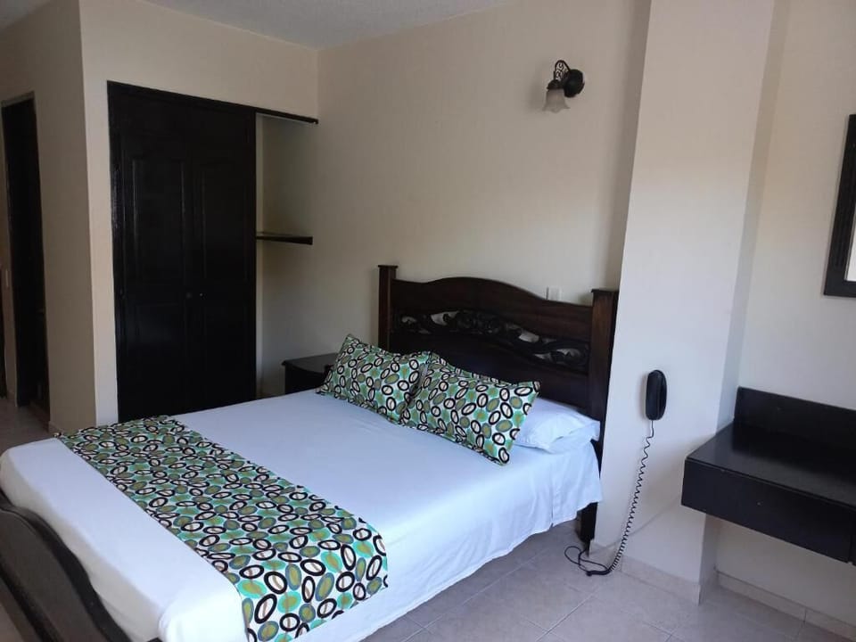 Double Room | Desk, free WiFi, bed sheets
